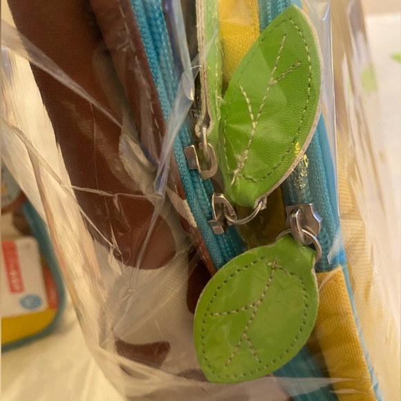 Skip*Hop Zoo Kids Rolling Luggage and lunch box - Picture 4 of 5